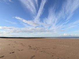 Beach Bungalow - North Wales - 8086 - thumbnail photo 47