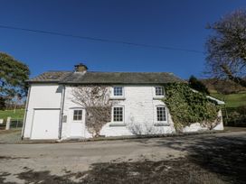 An exterior view of a house with ivy on the wall at Penlone Cottage Rhayader