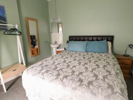 A bedroom with a bed and bedside table at Halford Hill in Llanberis