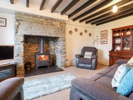 A living room with a fireplace and furniture at Bryn Re in Trawsfynydd near Llan Ffestiniog and Dolgellau