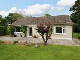A house with a porch and garden at Rowantree in Beaufort, County Kerry