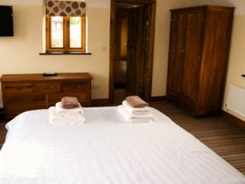 A bedroom with a bed and dresser at Tyn Y Celyn Canol in Clocaenog near Ruthin