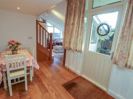 A dining room with a table and chairs at Hawkrigg Cottage in Kirkby Lonsdale