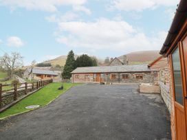 A view of buildings and a road at Rhianwen, Plas Moelfre Hall Barns Llanrhaeadr-ym-Mochnant