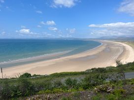A sandy beach with ocean view at Murmur Y Don in Harlech