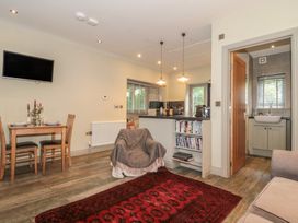 A living room with a dining table and kitchen counter at The Stable Deepdean near Ross-on-Wye
