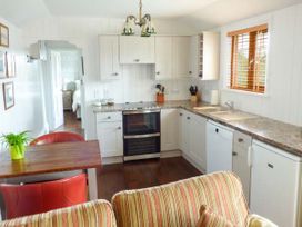 Bee Garth - North Yorkshire (incl. Whitby) - 915326 - thumbnail photo 3