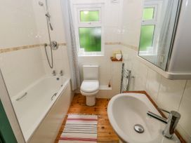 Seadrift Cabin - South Wales - 915644 - thumbnail photo 17