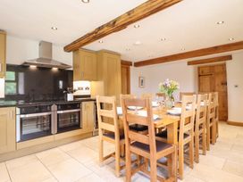 A kitchen with a dining table and chairs at Ty Gwyn in Llangwm near Bala