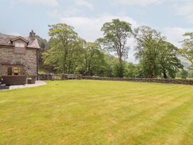 A house with garden and trees at Ty Gwyn in Llangwm near Bala