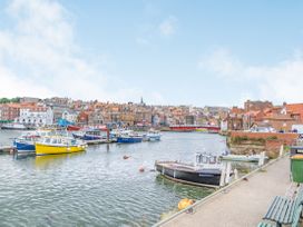 What a View at Quayside Apartment - North Yorkshire (incl. Whitby) - 920191 - thumbnail photo 15