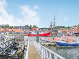 What a View at Quayside Apartment - North Yorkshire (incl. Whitby) - 920191 - thumbnail photo 17