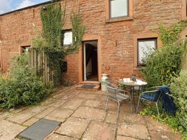 An outdoor area with a table and chairs at Horseshoe Cottage in Bolton Low Houses