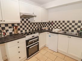 A kitchen with a cooker and sink at Garth Cottage in Haverfordwest