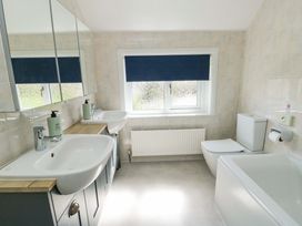 A bathroom with two sinks and a bathtub at Bryn y Don in Benllech