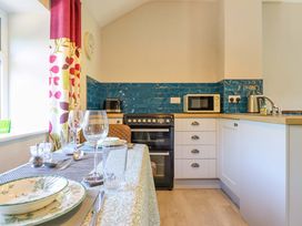 A kitchen with an oven and microwave at Peniarth in Penybontfawr near Oswestry