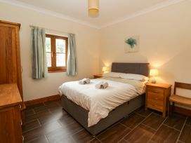 A bedroom with a bed and bedside tables at Y Bwthyn in Swyddffynnon near Pontrhydfendigaid
