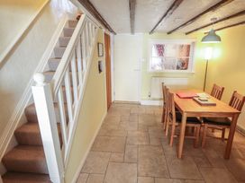 A dining room with a table and chairs at 29 High Street in Aldeburgh