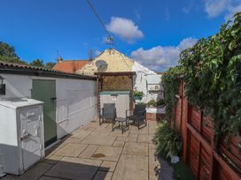 A garden with patio area and seating at 29 High Street in Aldeburgh