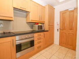 Y Castell Apartment 3 - North Wales - 926396 - thumbnail photo 7