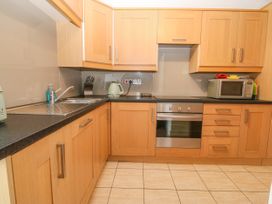 Y Castell Apartment 3 - North Wales - 926396 - thumbnail photo 9