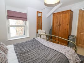 Y Castell Apartment 3 - North Wales - 926396 - thumbnail photo 11