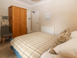 Y Castell Apartment 2 - North Wales - 926579 - thumbnail photo 10