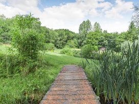 Lakeside Cabin - Devon - 928393 - thumbnail photo 23