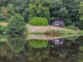 Lakeside Cabin - Devon - 928393 - thumbnail photo 24