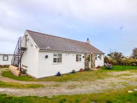 Ty Woods Cottage - Anglesey - 929795 - thumbnail photo 1