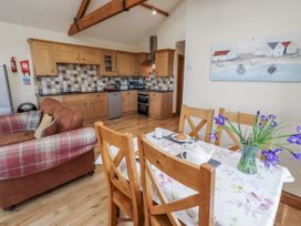 A kitchen with a dining table and chairs at Home Stead Cottage in Embleton