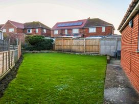 A garden with grass and a fence at La Rochelle in Whitby
