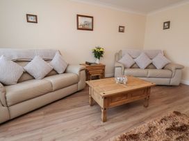 A living room with sofas and a coffee table at La Rochelle in Whitby