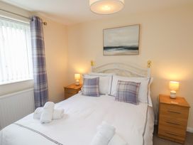 A bedroom with a bed and bedside tables at La Rochelle in Whitby