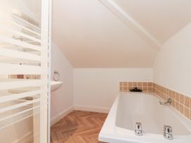 A bathroom with a bathtub and wash basin at Seacrest Lodge in Scarborough