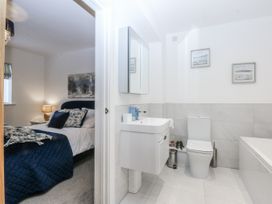 A bathroom with a washbasin and toilet at Estuary View in Colwyn Bay