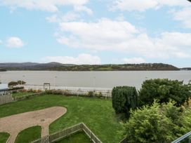 A view of water and grass area at Estuary View in Colwyn Bay