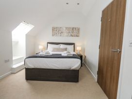 A bedroom with a bed and lamps at Everdene in Upwey near Weymouth