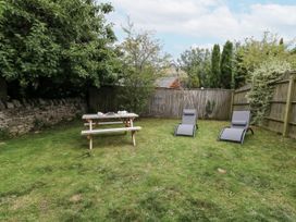 A garden with a table and chairs at Everdene in Upwey near Weymouth