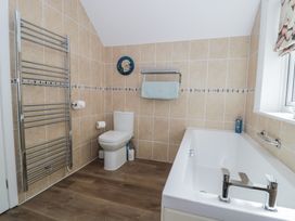 A bathroom with a toilet and bathtub at Roma in Rhos-on-Sea