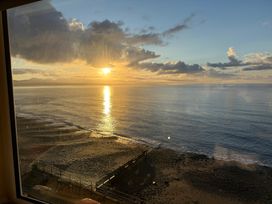 A view of the ocean with a sunset at The View in Criccieth