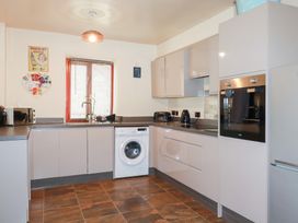 A kitchen with appliances and a sink at Kingfisher Barn in East Taphouse