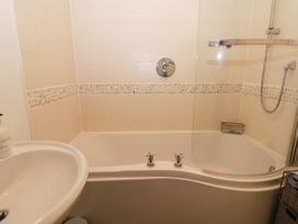 White Rose Apartment - North Yorkshire (incl. Whitby) - 936805 - thumbnail photo 12