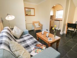 Cosy Cottage - North Yorkshire (incl. Whitby) - 942085 - thumbnail photo 3