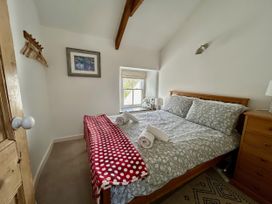 A bedroom with a bed and bedside lamps at 14 Boscaswell Downs in Pendeen near St Just