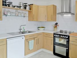 A kitchen with cabinets and appliances at Sisial y Llyn in Bala