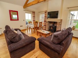 A living room with a coffee table and sofa at West Gate in Embleton