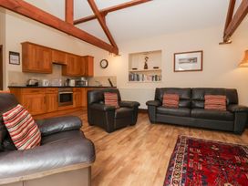 A living room with kitchen unit and sofas at Winsall Court I Gransmoor near Bridlington