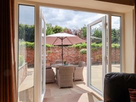 A garden with outdoor seating and an umbrella at Winsall Court I Gransmoor near Bridlington