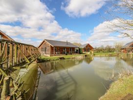 Lily-pad Lodge - Lincolnshire - 954121 - thumbnail photo 3